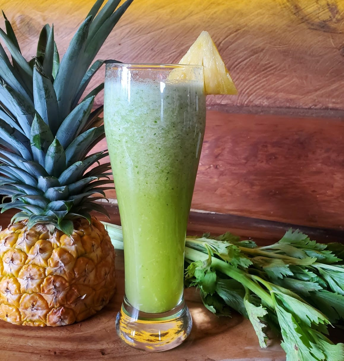 Jugo de piña para eliminar líquidos