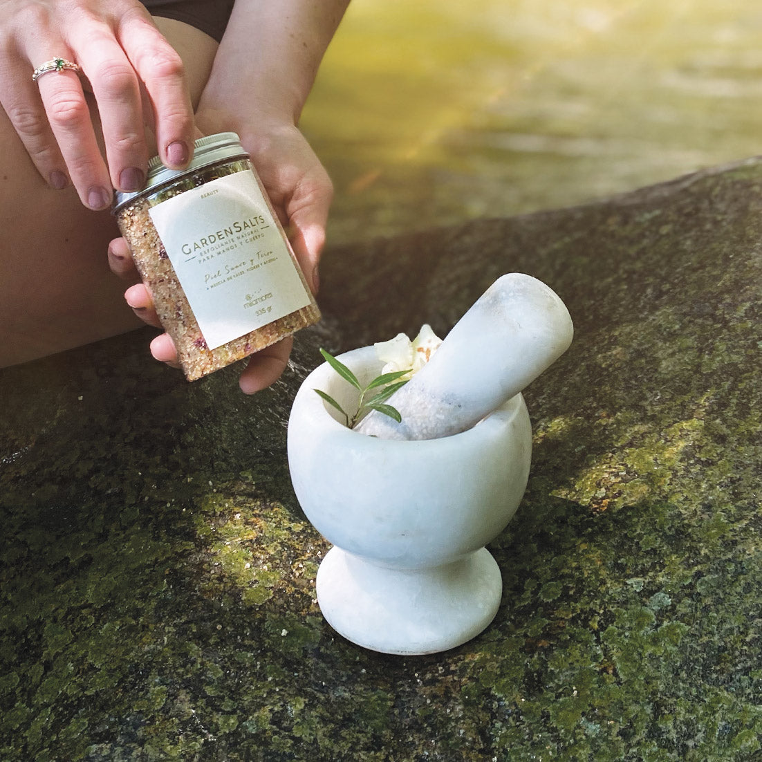 Sales_para_exfoliar_la_piel_con_gardentsalt_de_milamores_c032c7e0-d169-4df9-9305-a3aa6a2d572e.jpg