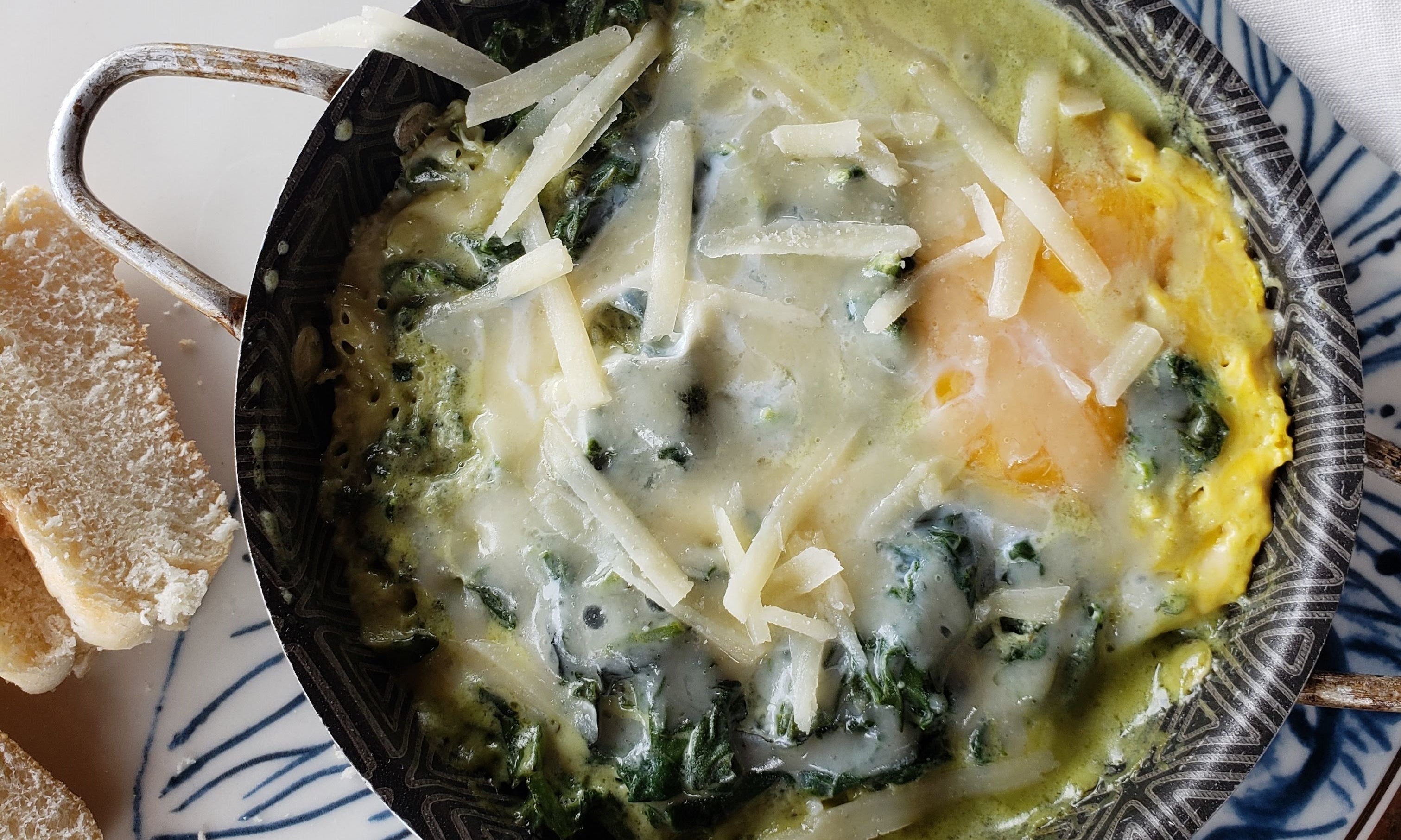 Huevos con espinaca